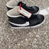 BLK/WHITE NIKE SHOES 5Y