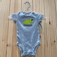 BOYS ROARSOME GREY ONESIE W/DINO 0/3M