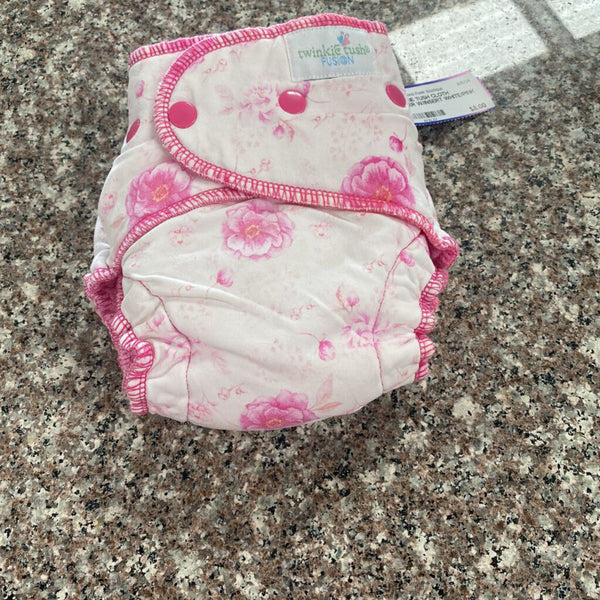 TWINKIE TUSH CLOTH DIAPER W/INSERT WHITE/PINK FLORAL