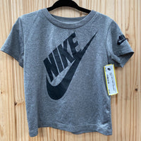 BOYS NIKE SHIRT GREY/BLK 24M