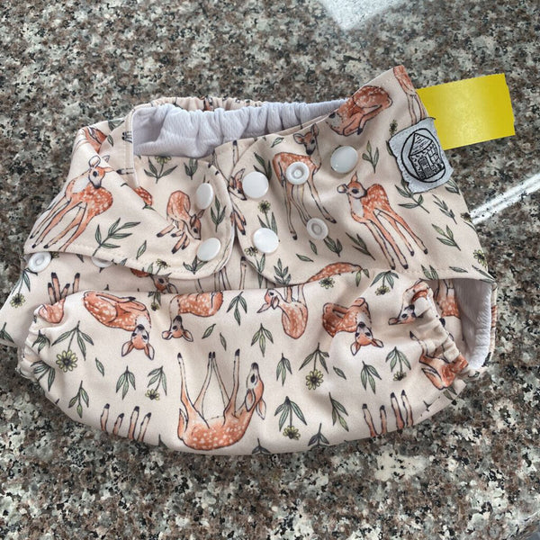 STOUT HOUSE CLOTH DIAPER W/O INSERT IVORT W/DEER/GREENERY