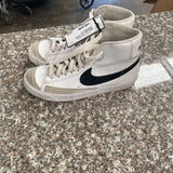 NIKE HIGH TOP SHOES WHITE/BLK 5Y