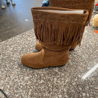 WOMENS RAMPAGE TAN BOOTS W/FRINGE 8M NEW