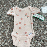 GIRLS GERBER ONESIE PEACH W/APPLES PREEMIE