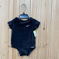 BOYS NIKE ONESIE BLKWHITE 9M