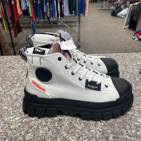 WOMENS PALLADIUM REVOLT HI TX STAR WHITE/BLK BOOTS 10