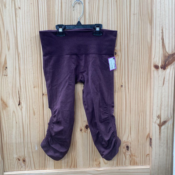 WOMENS LULULEMON PLUM CAPRIS S/M?