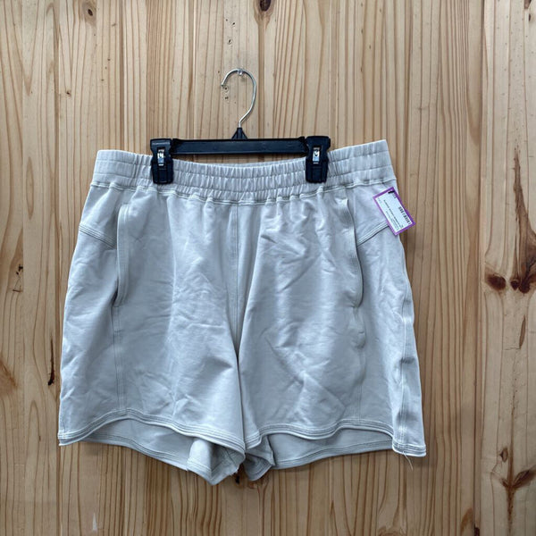 WOMENS LULULEMON CREAM SHORTS XL