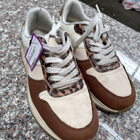 WOMENS TIME AND TRU TENNIS SHOES SIZE 8