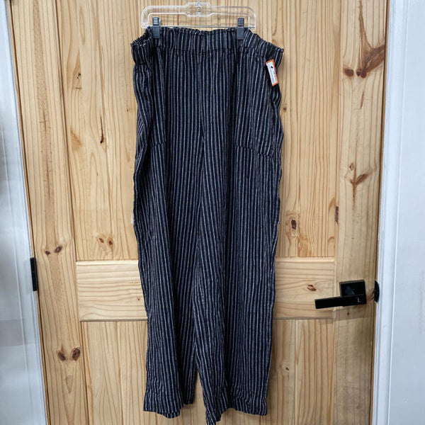 WOMENS BLACK AND WHITE STRIPED PANTS SIZE XL