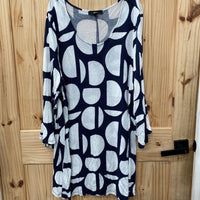 WOMENS ELLOS BLACK AND WHITE DESIGNS BLOUSE SIZE 22