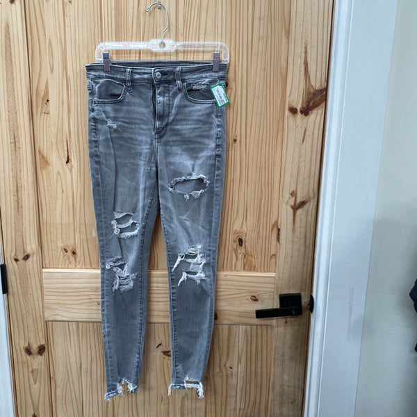 WOMENS AMERICAN EAGLE LT GREY DENIM DIST. JEANS 6 SHORT
