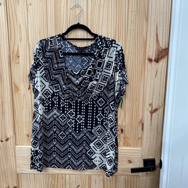 WOMENS SUJI IN THE CITY CASUAL TOP BLK/WHITE 1X