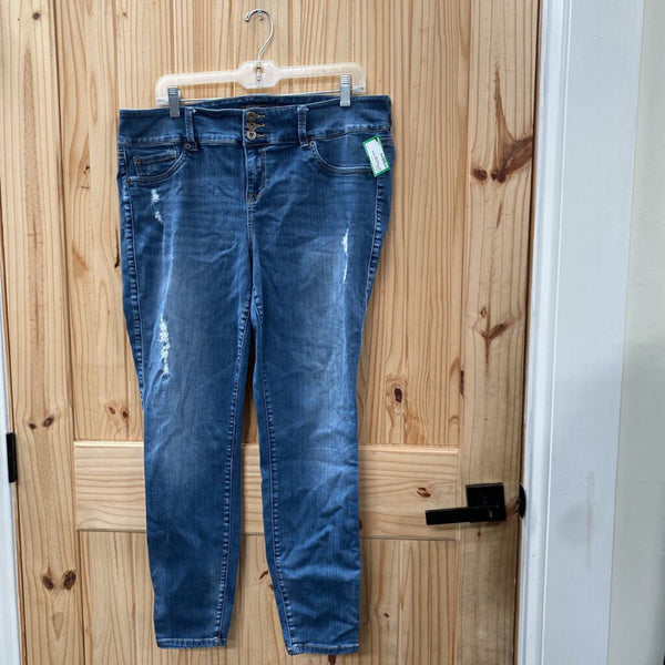WOMENS TORRID DENIM DIST. JEANS 18R