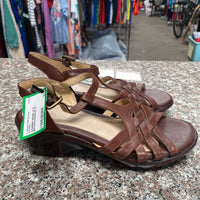WOMENS MICHELLE D BROWN DANDALS 7.5