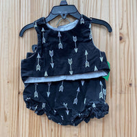 GIRLS 2PC SET BLK/WHITE W/ARROWS 90 2T
