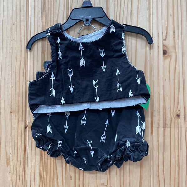 GIRLS 2PC SET BLK/WHITE W/ARROWS 90 2T