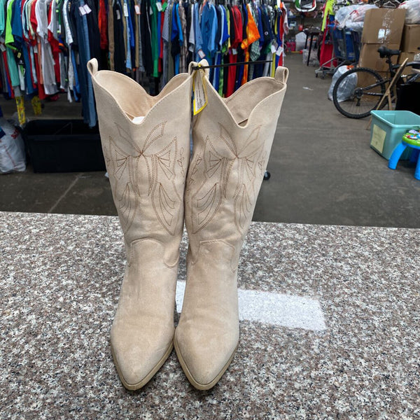 WOMENS CREAM BOOTS 39.5 8.5