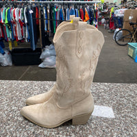WOMENS CREAM BOOTS 39.5 8.5
