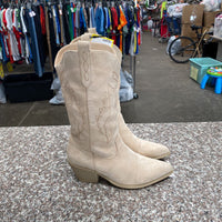 WOMENS CREAM BOOTS 39.5 8.5