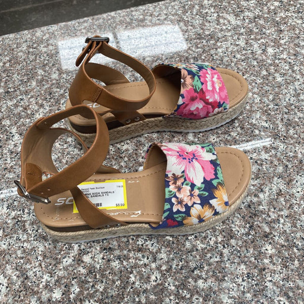 WOMENS SODA SANDALS FLORAL SANDALS 7.5