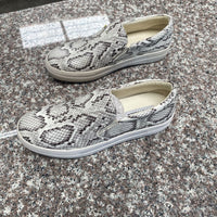 WOMENS STEVE MADDEN SNAKSKIN DESIGN SLIP ON SHOES LT BLK/WHITE 8 LIKE NEW