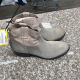 WOMENS STEVE MADDEN LT GREY ANKLE BOOTS 8