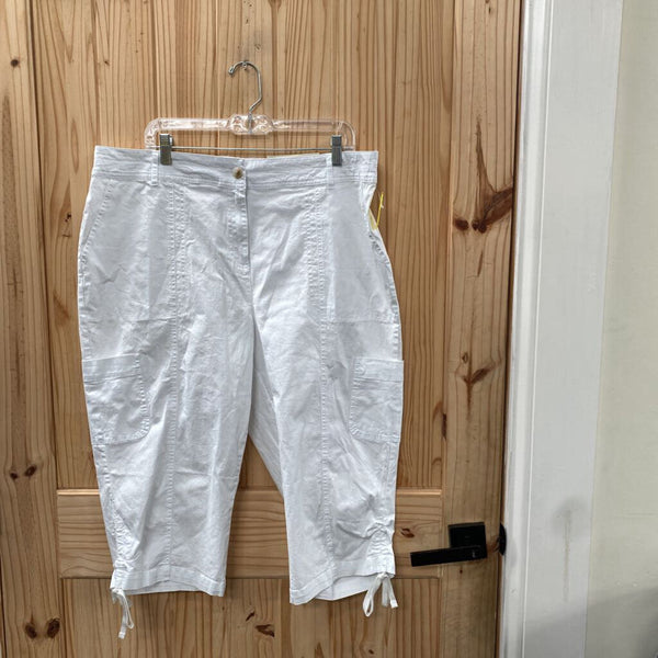 WOMENS CATO WHITE CAPRIS 18W NWT