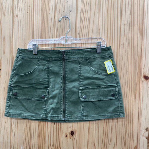 WOMENS NO BOUNDARIES OLIVE GREEN SKIRT M