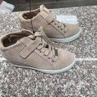 WOMENS GUESS TAUPE WEDGE CASUAL SHOES 7M