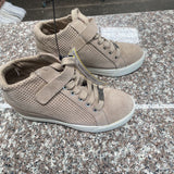 WOMENS GUESS TAUPE WEDGE CASUAL SHOES 7M