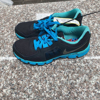 WOMENS NIKE FUSION BLK/SKY BLUE SHOES 7/5