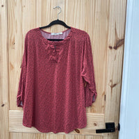 WOMENS CURE DK MAUVE W/BLK DOTS TOP 3XL