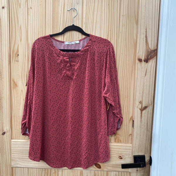 WOMENS CURE DK MAUVE W/BLK DOTS TOP 3XL