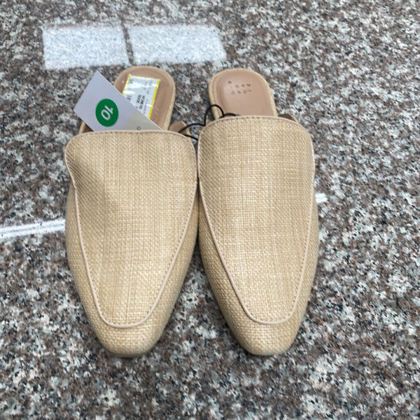 WOMENS A NEW DAY LT BEIGE CASUAL SLIP ON SHOE 10 NWT