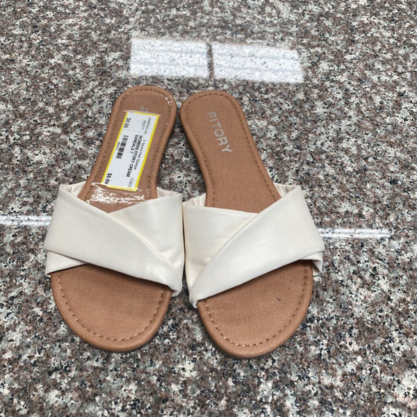 WOMENS FITORY CREAM SANDALS 7