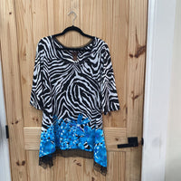 WOMENS MULTIPLES CASUAL TOP BLK/WHITE ZEBRA DESIGN W/BLUE FLOWERS L