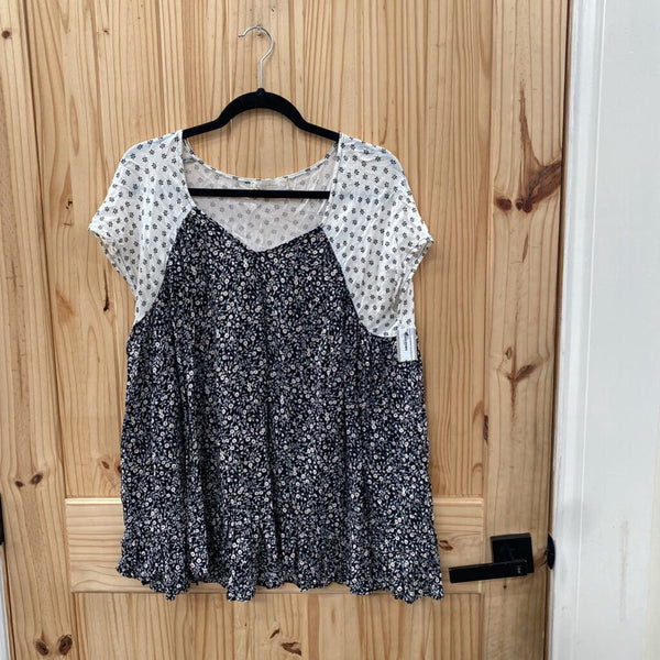 WOMENS WEEKEND BLK/WHITE FLORAL TOP XS