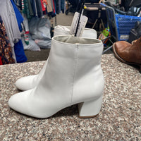 WOMENS CHINE LAUNDRY WHITE BOOTS 8 NEW