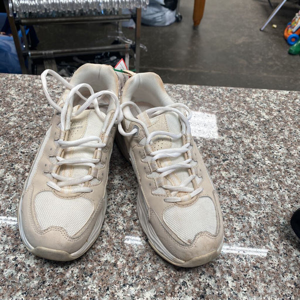WOMENS SKECHERS LT TAUPE/WHITE 8.5