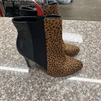 WOMENS WHITE HOUSE BLK MARKET LEOPARD/BLK HEEL BOOTS 7.5