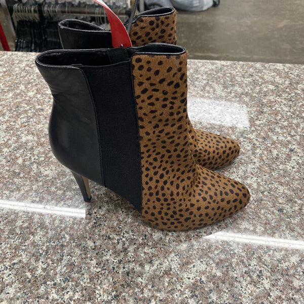 WOMENS WHITE HOUSE BLK MARKET LEOPARD/BLK HEEL BOOTS 7.5