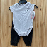 BOYS NIKE 2PC SET BLK/WHITE 6M