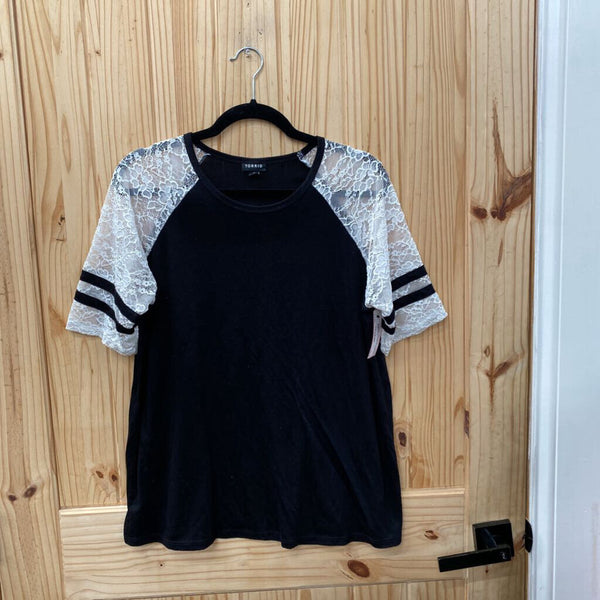 WOMENS TORRID BLK/WHITE SHIRT 0 XL