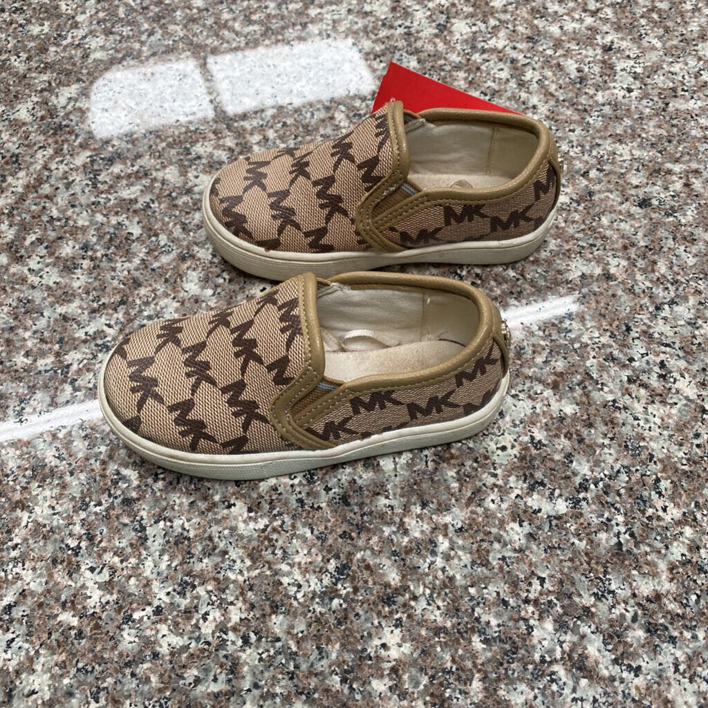 GIRLS MK CASUAL SHOES 6