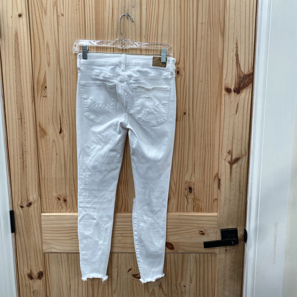 WOMENS AMERICAN EAGLE WHITE DIST. JEANS 4 SHORT