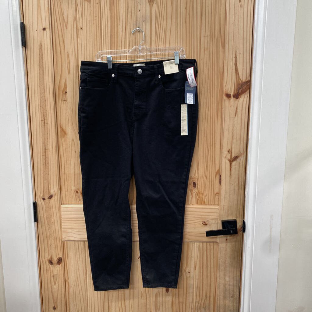 WOMENS UNIVERSAL THREAD BLACK PANTS 17 SHORT NWT