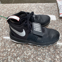 BOYS NIKE SHOES BLK/WHITE 6Y