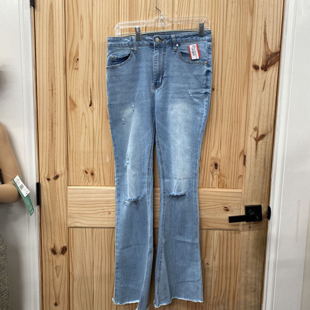 WOMENS NO BOUNDARIES LT DENIM DIST. FLARE JEANS 9