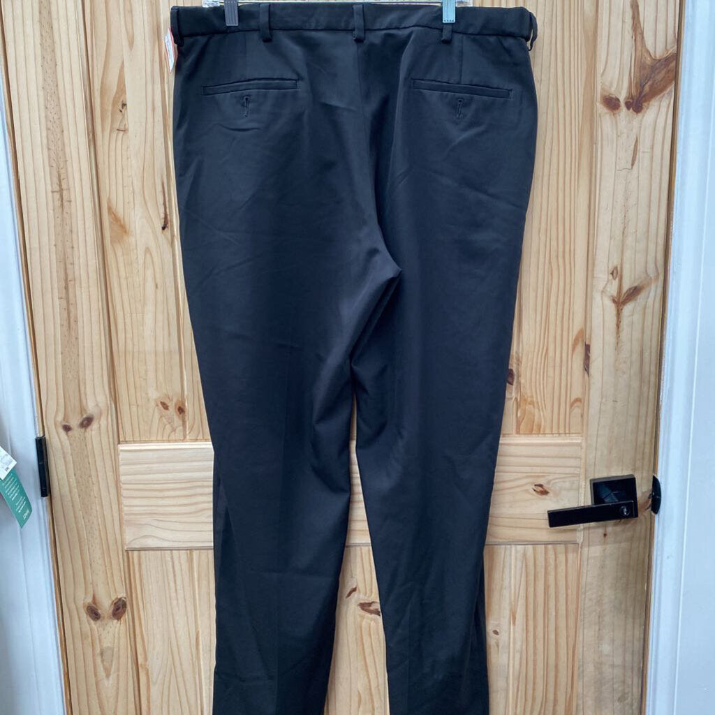 MENS HAGGAR BLK SLACKS 38X32